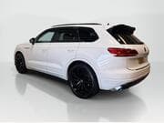 Volkswagen Touareg - View 4